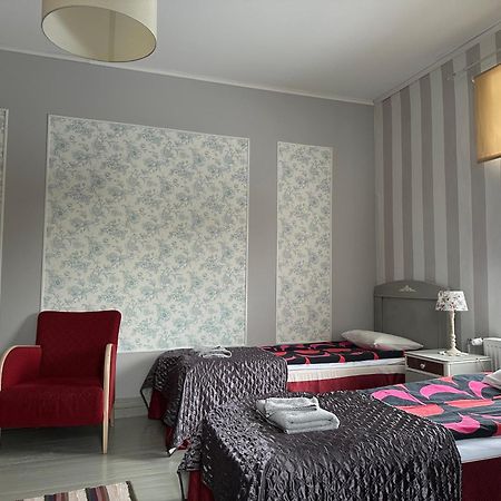 Guesthouse Kadrina Mois Buitenkant foto