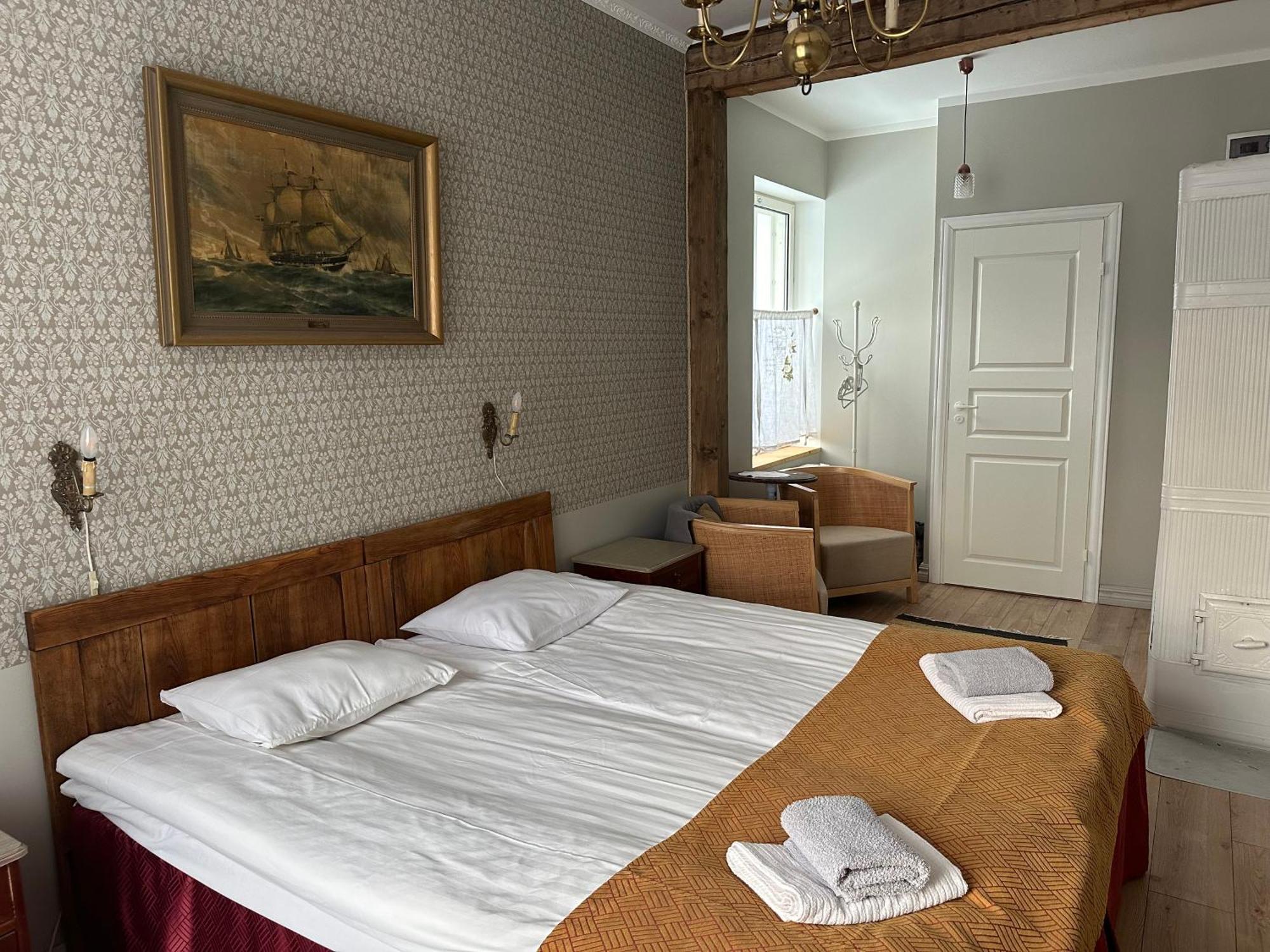 Guesthouse Kadrina Mois Buitenkant foto