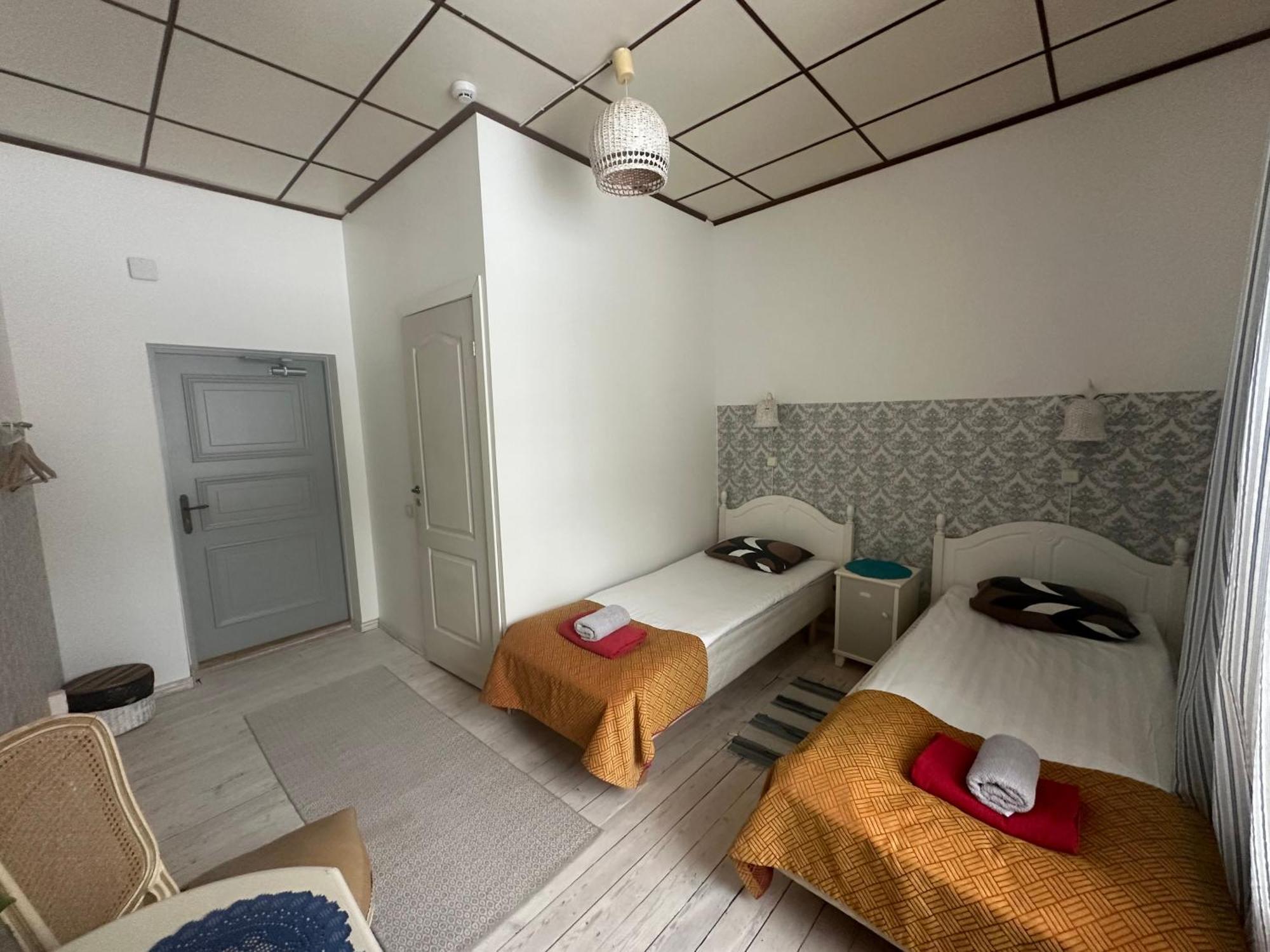 Guesthouse Kadrina Mois Buitenkant foto