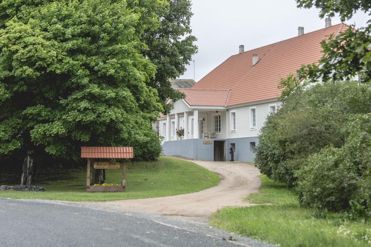 Guesthouse Kadrina Mois Buitenkant foto